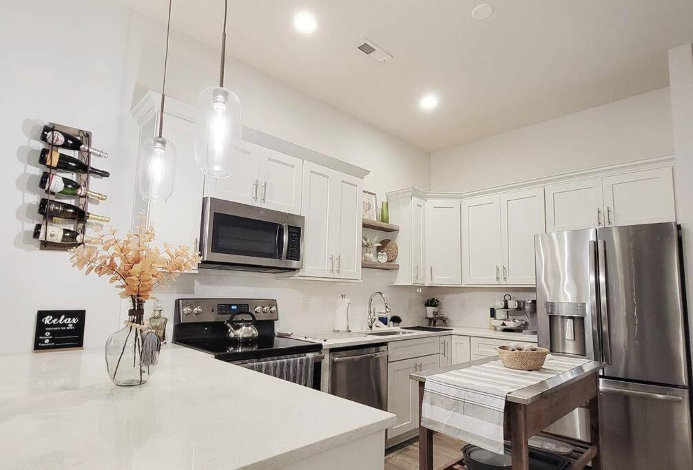 New Stylish Getaway- 5 Mil To Uptown/3 Smart Tvs! Charlotte Exterior foto