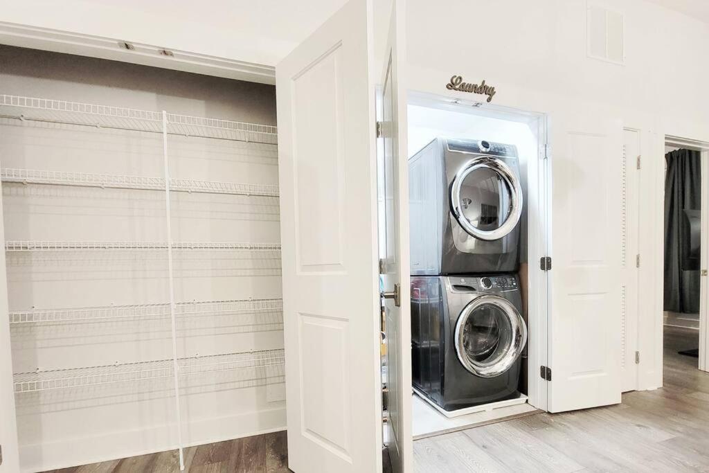New Stylish Getaway- 5 Mil To Uptown/3 Smart Tvs! Charlotte Exterior foto